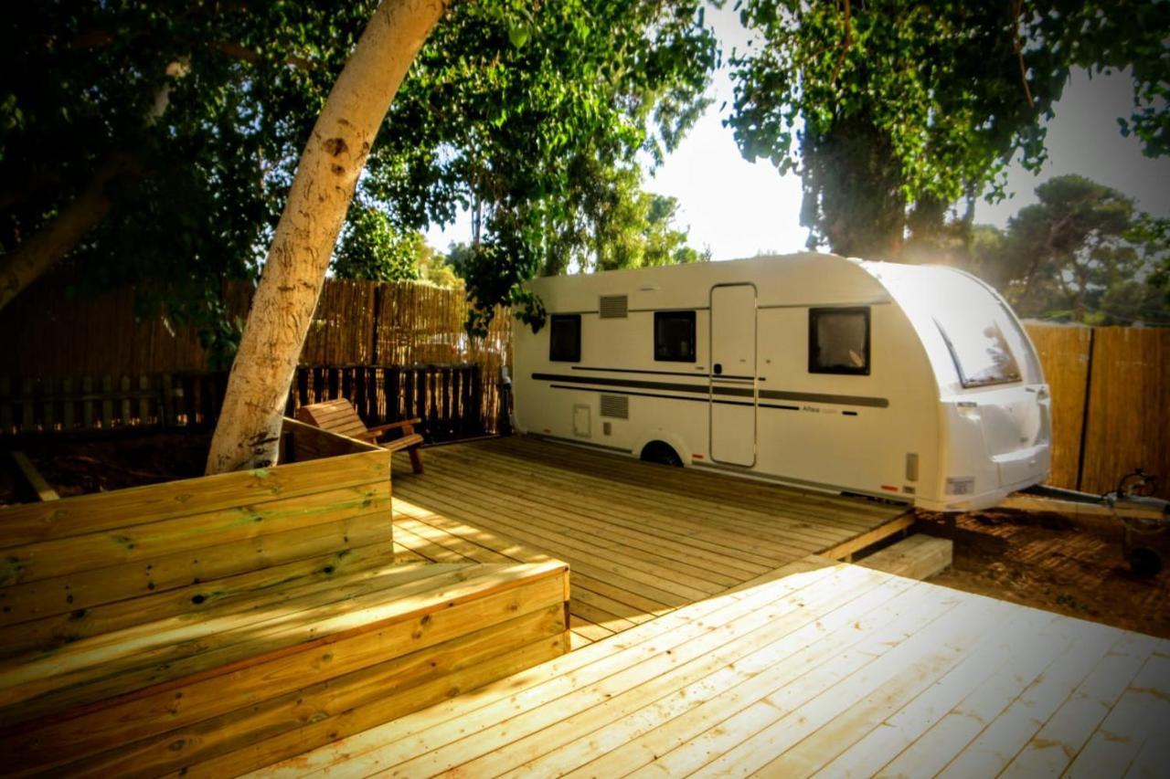 Hotel Glamping Beit Yanai Extérieur photo