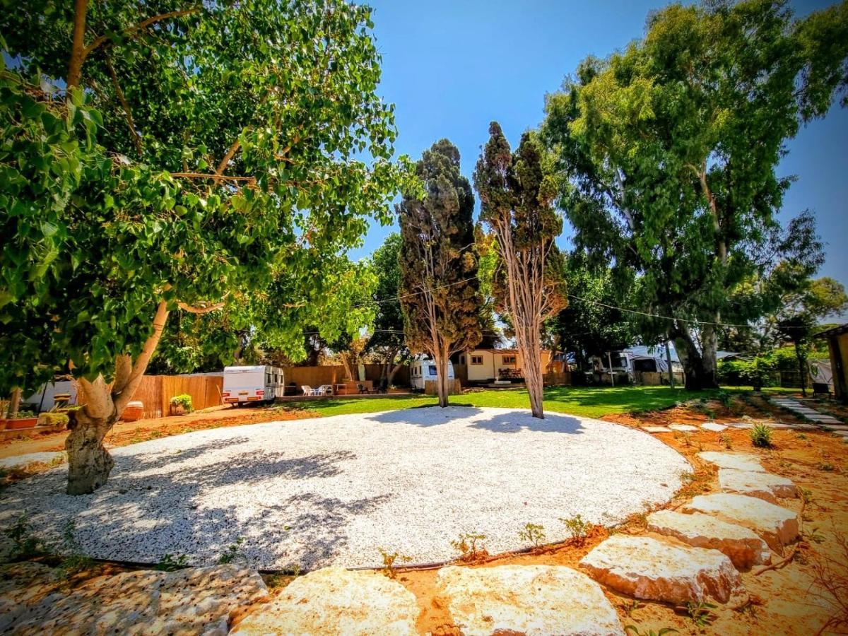 Hotel Glamping Beit Yanai Extérieur photo