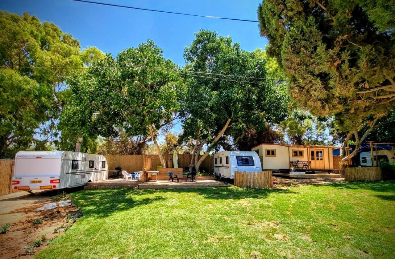 Hotel Glamping Beit Yanai Extérieur photo
